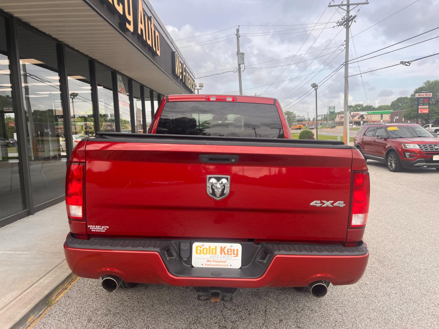 2015 RED RAM 1500 Tradesman Quad Cab 4WD (1C6RR7FT7FS) with an 5.7L V8 OHV 16V engine, 8-Speed Automatic transmission, located at 1633 W Kimberly, Davenport, IA, 52806, (563) 323-5341, 41.559456, -90.598732 - Photo#4